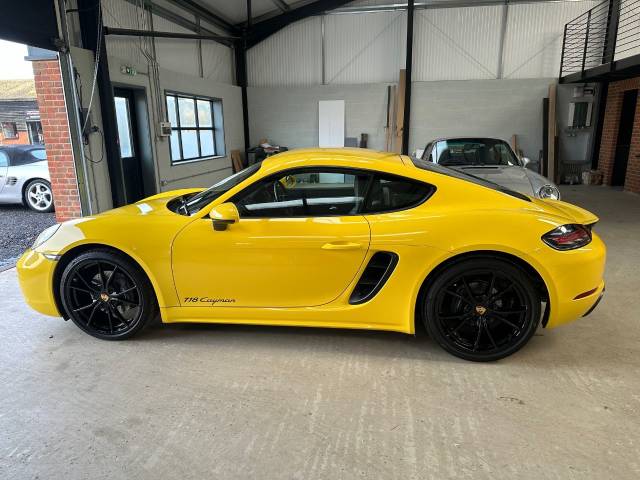 2017 Porsche Cayman 2.0 2dr PDK